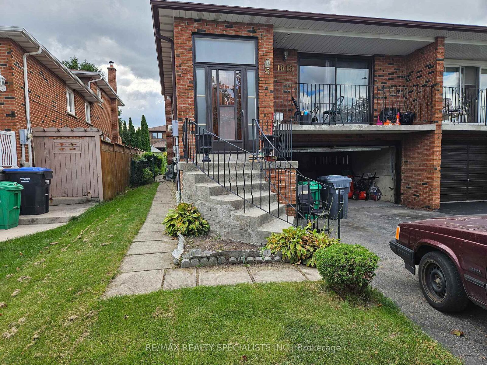 Property Photo:  1618 Corkstone Glade (Main Flr)  ON L4W 2E7 