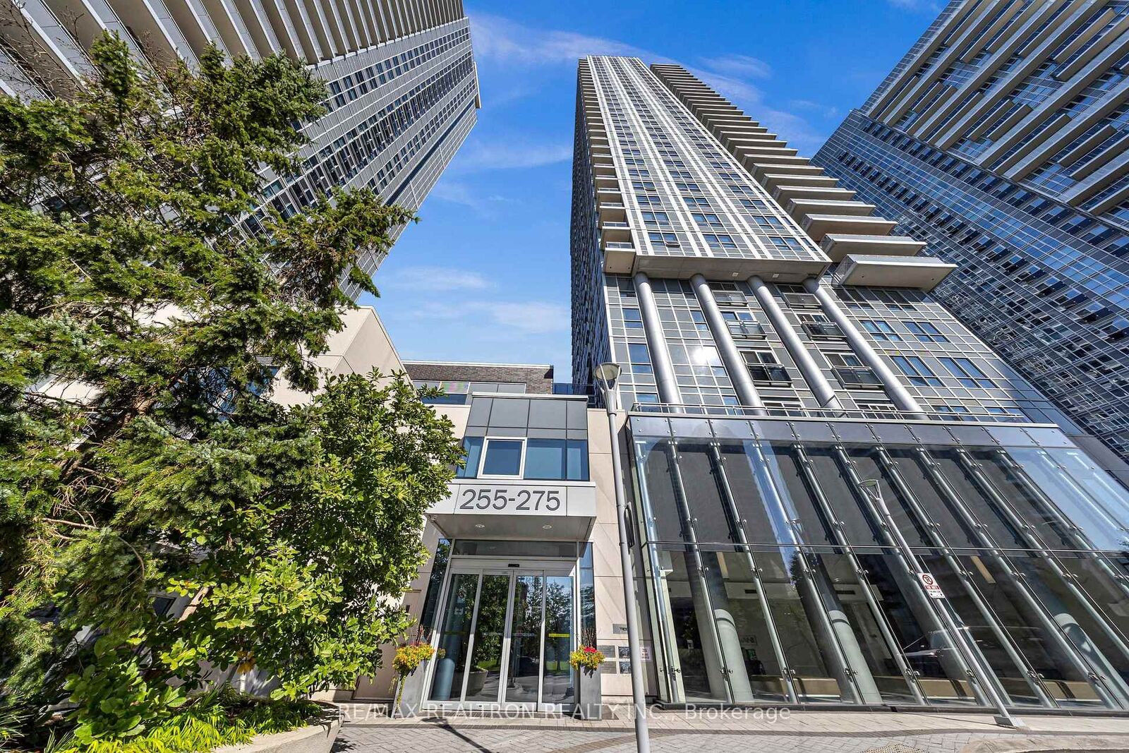 Property Photo:  255 Village Green Square 1405  ON M1S 0L7 