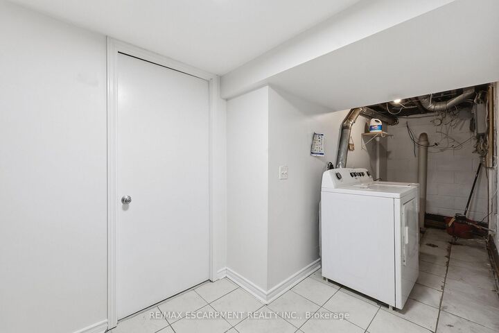 Property Photo:  292 Bogert Avenue Lower  ON M2N 1L5 