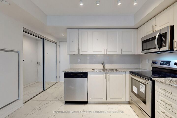 Property Photo:  3091 Dufferin Street 423  ON M6A 3C8 