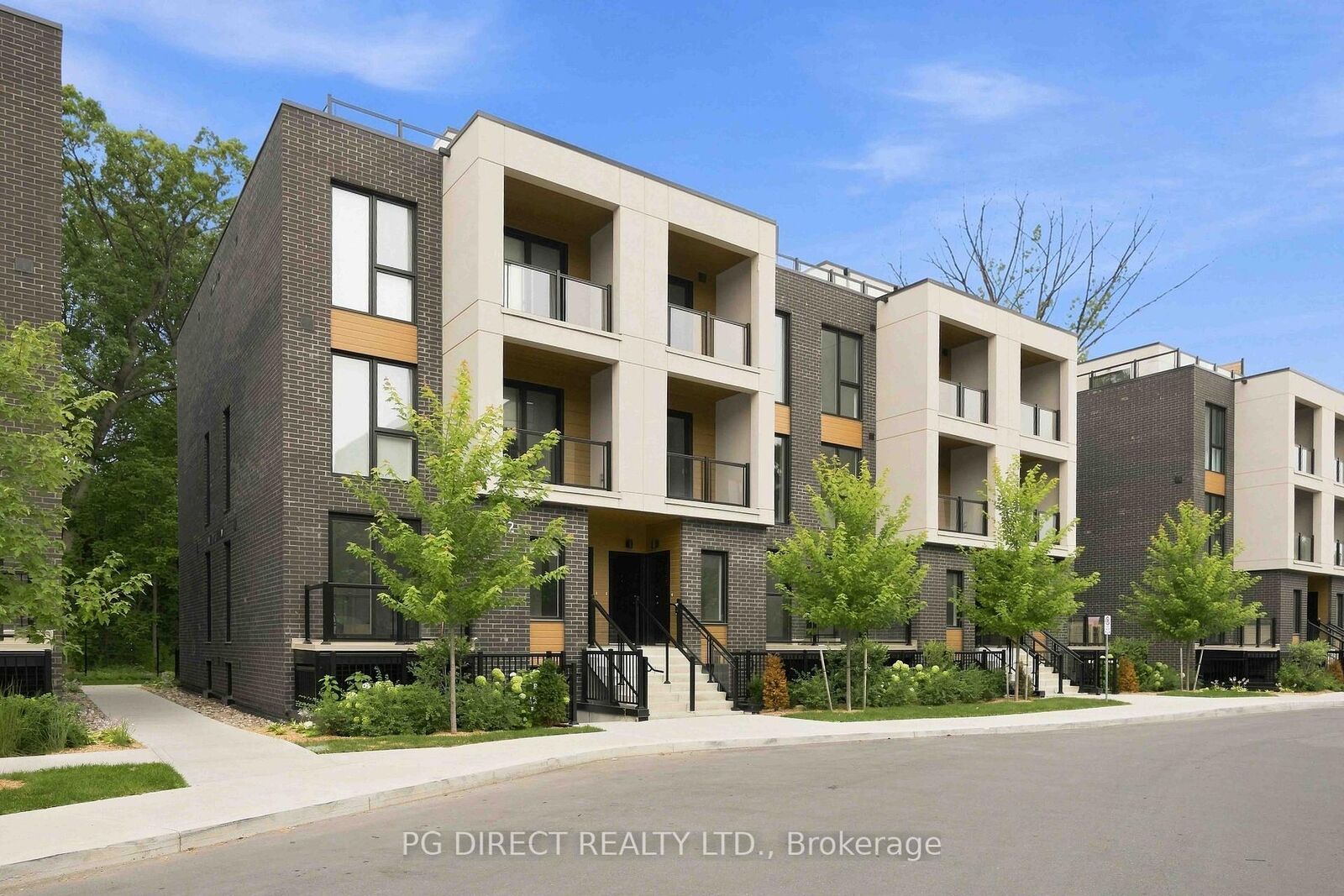 Property Photo: 172 Clonmore Drive 15 ON M1N 1Y1