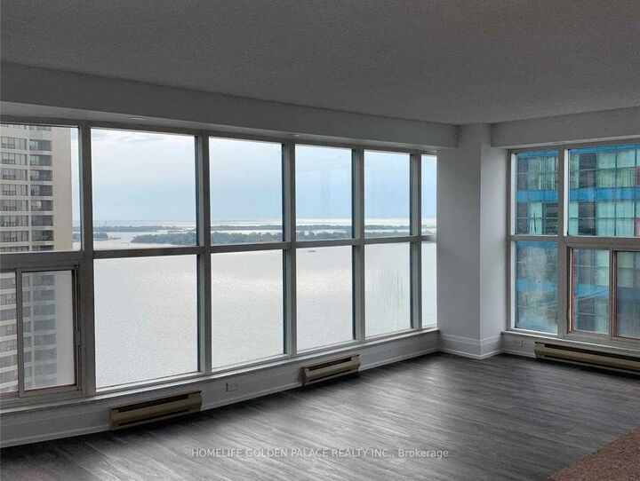 Property Photo:  77 Harbour Square 3307  ON M5J 2S2 