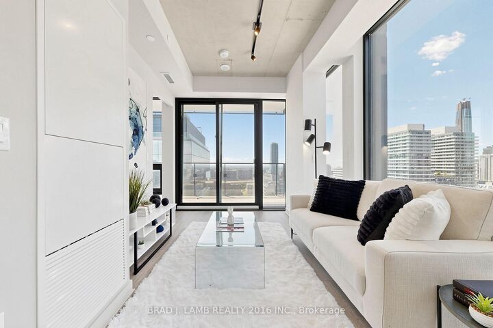 Property Photo:  284 King Street E 2004  ON M5A 1K4 