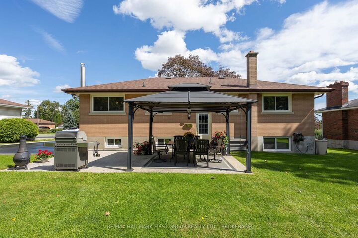 Property Photo:  1449 Avondale Crescent  ON K7P 2V3 