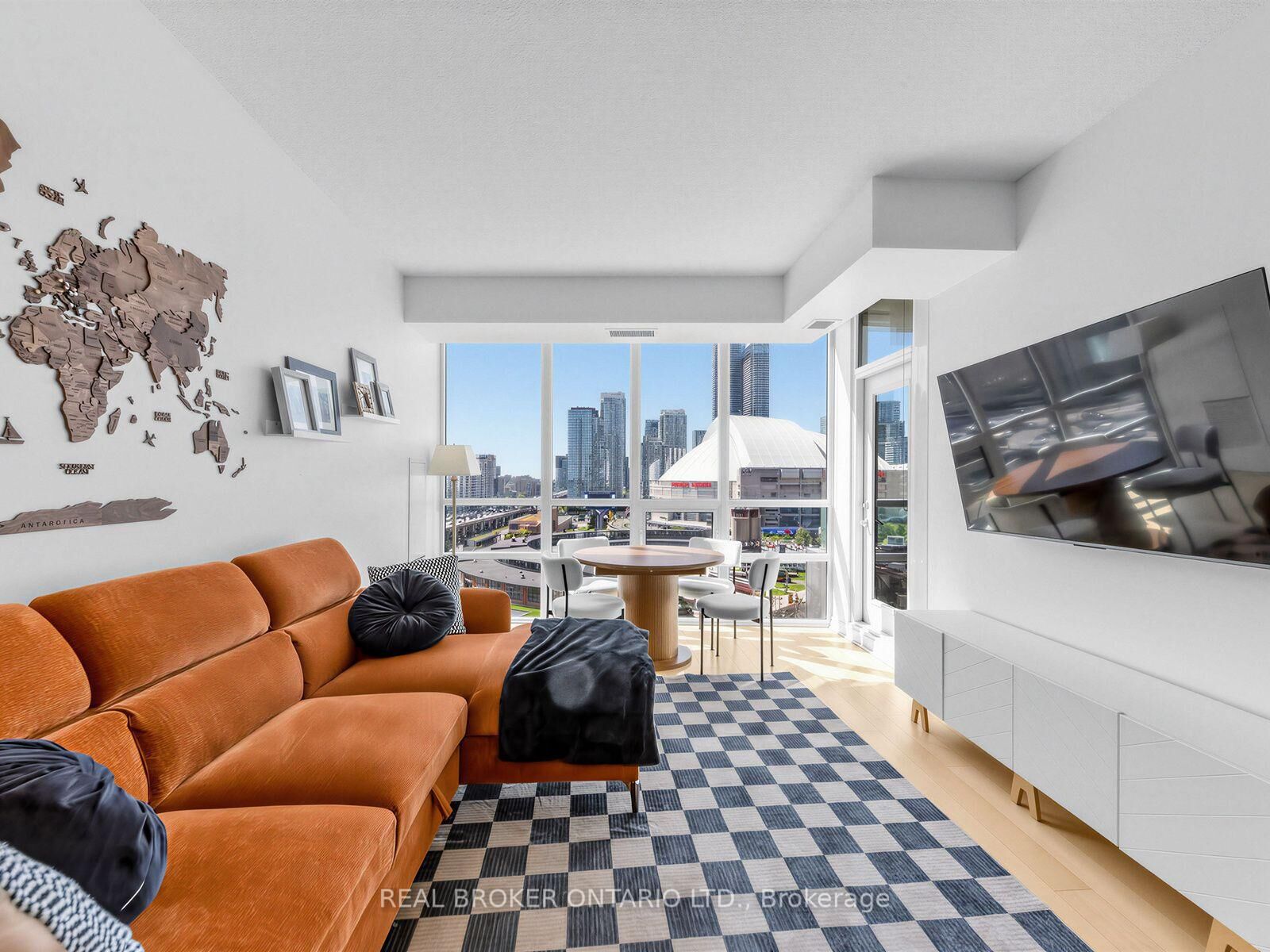 Property Photo: 25 Lower Simcoe Street 1717 ON M5J 3A1