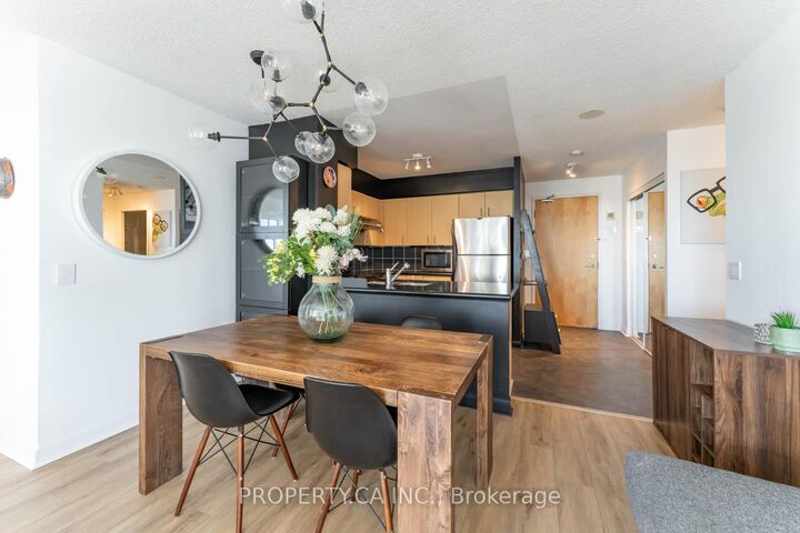 Property Photo:  4978 Yonge Street 1609  ON M2N 7G8 