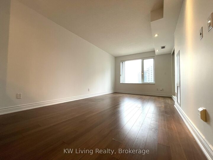 Property Photo:  233 South Park Road 501  ON L3T 0B3 