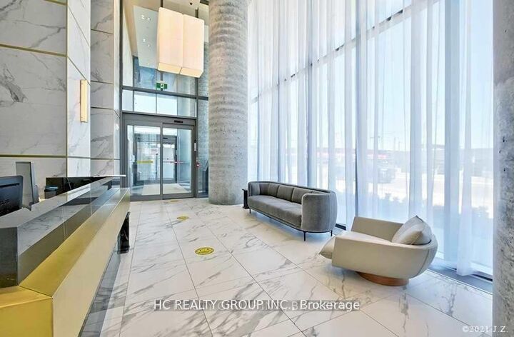 Property Photo:  950 Portage Parkway 3815  ON L4K 0J7 