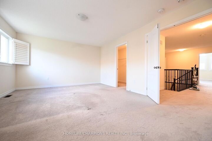 Property Photo:  211 Northglen Boulevard  ON L1C 0T9 