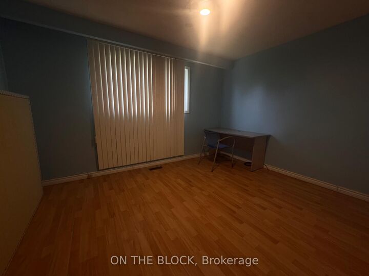Property Photo:  33 Harrington Crescent  ON M2M 2Y6 