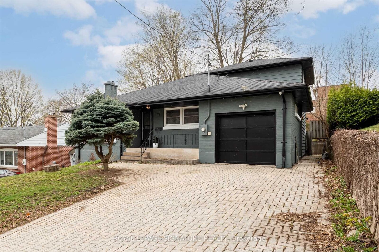 Property Photo:  22 Drury Lane Main  ON L4M 3C6 