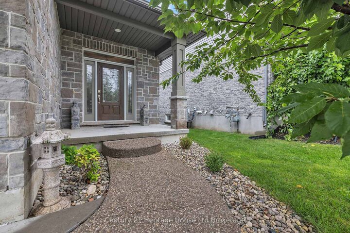 Property Photo:  472 Fairway Road  ON N4T 0E7 