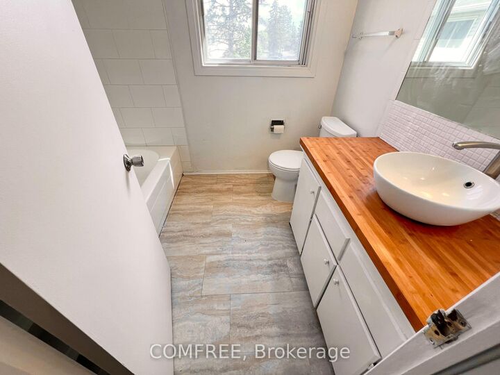 Property Photo:  1460 Heatherington Road G  ON K1V 6S1 