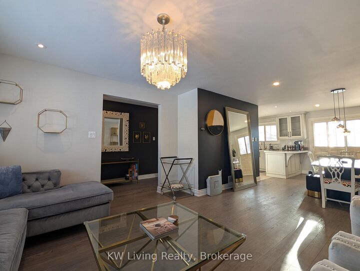 Property Photo:  12 Munford Crescent  ON M4B 1C1 