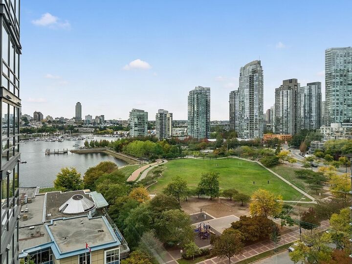 Property Photo:  139 Drake Street 16D  BC V6Z 2T8 