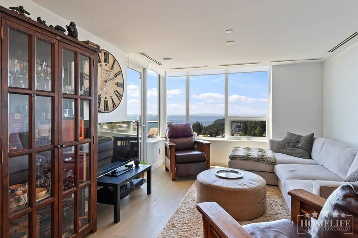 Property Photo:  15165 Thrift Avenue 1301  BC V4B 3Z4 