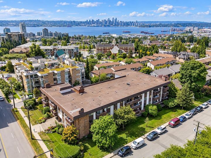 Property Photo:  1345 Chesterfield Avenue 202  BC V7M 2N1 