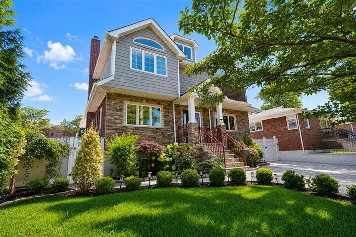 Property Photo:  68 Kensington Avenue  NY 10305 