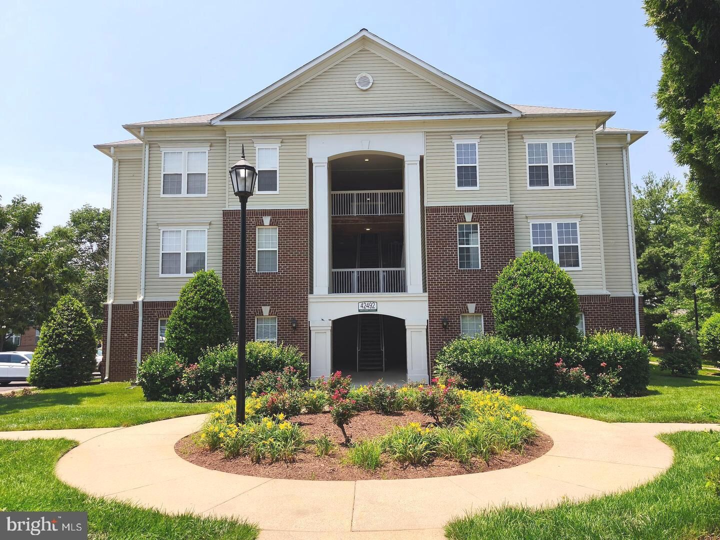 Property Photo:  42492 Mayflower Terrace 203  VA 20148 