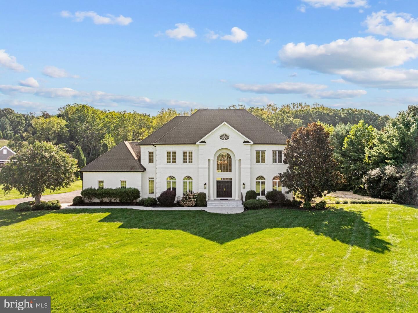 Property Photo: 40163 Beacon Hill Drive VA 20176