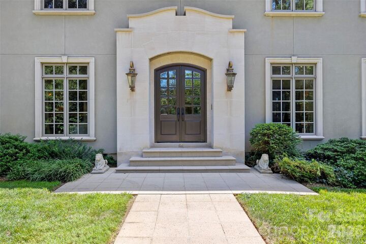 Property Photo: 925 Harvard Place NC 28207