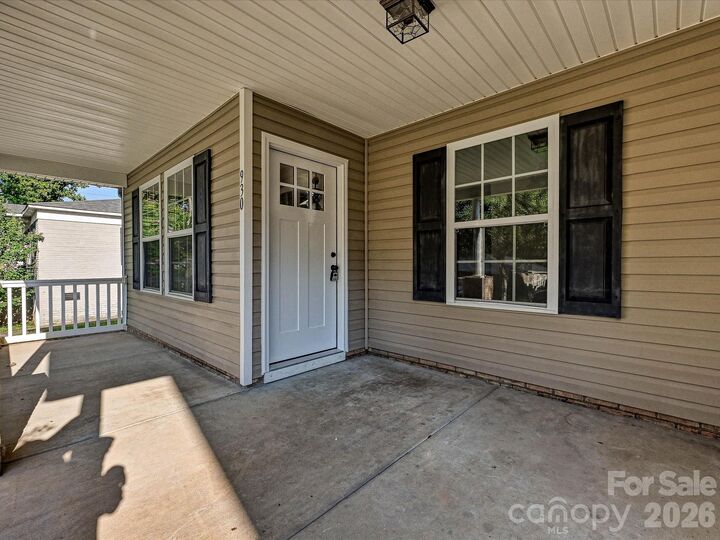 Property Photo: 930 Wainwright Avenue NC 28206