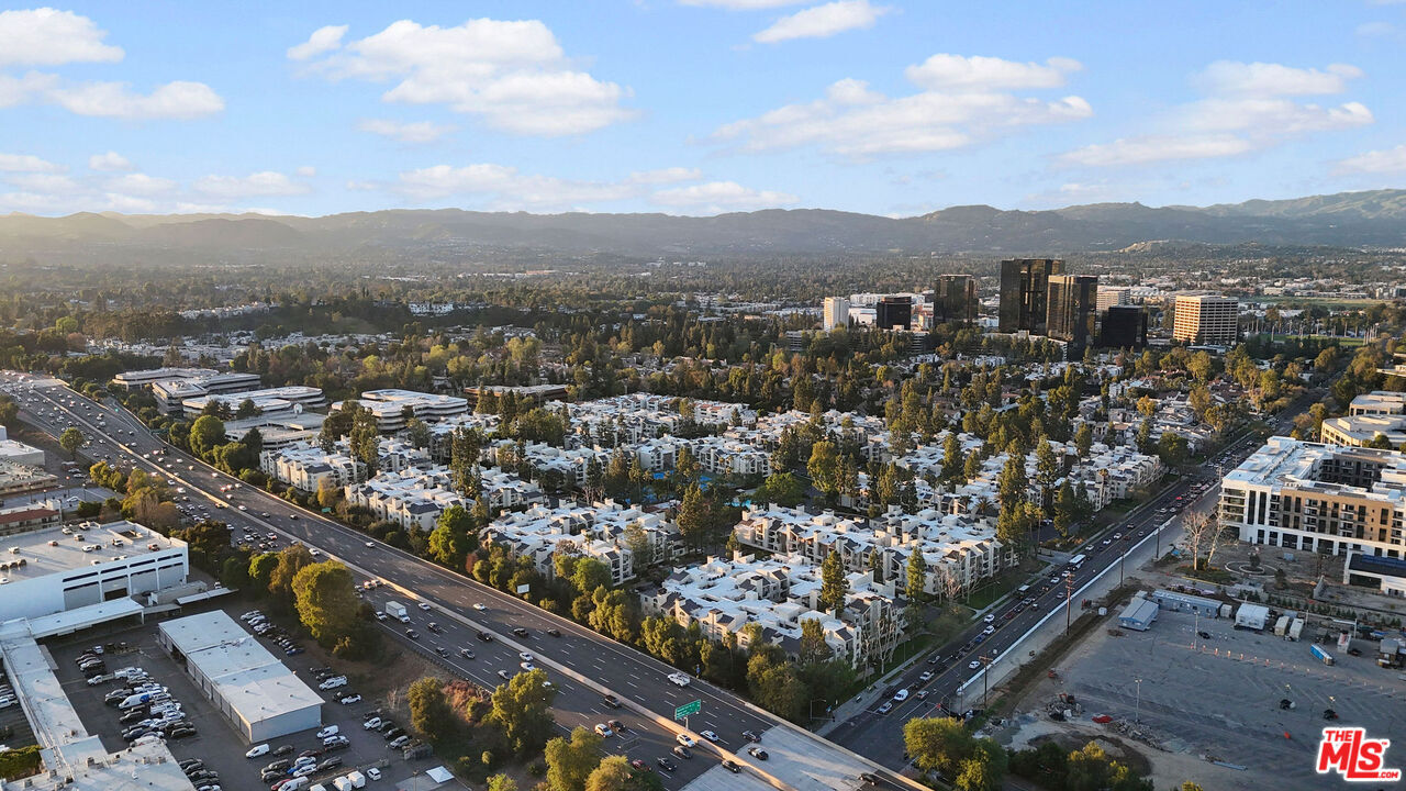 Property Photo:  21520 Burbank Blvd, Unit 112  CA 91367 