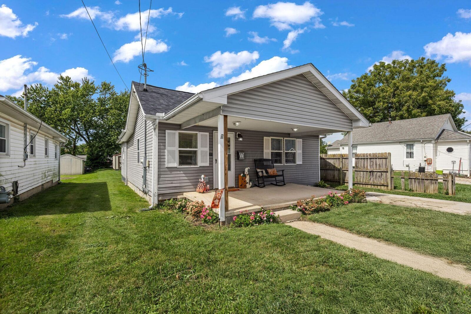 Property Photo: 121 Fairview Boulevard OH 43113