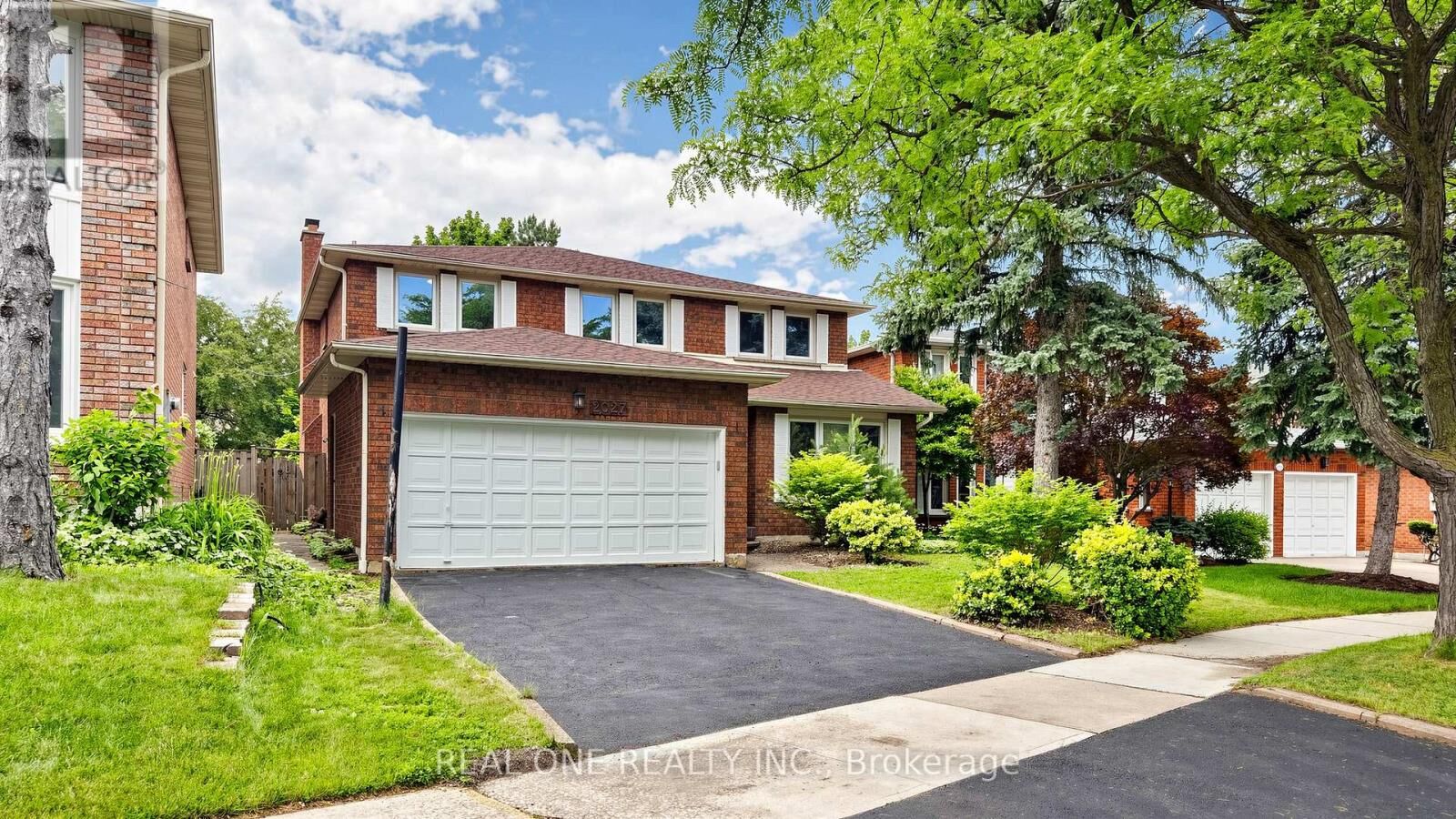 Property Photo:  2027 Roy Ivor Crescent  ON L5L 3N7 