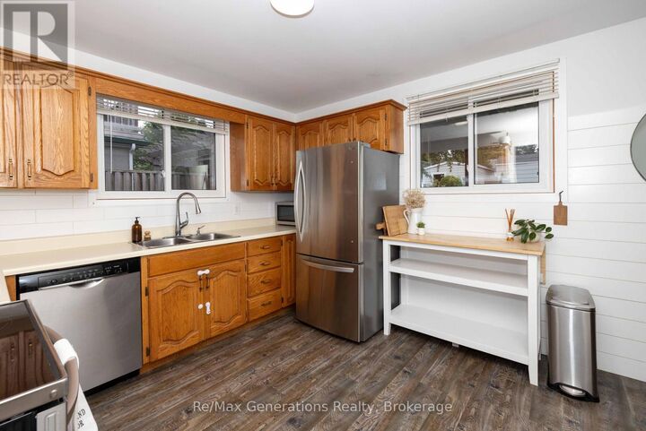 Property Photo: 282 Algoma Street North ON P7A 5A6
