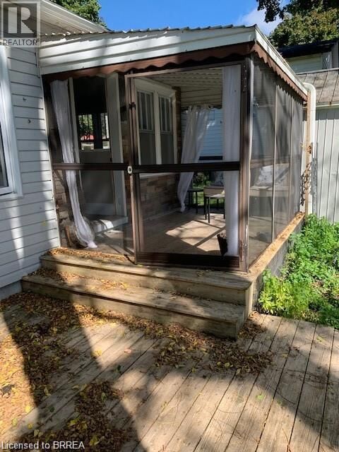 Property Photo:  124 Metcalfe Street South  ON N5C 1M7 