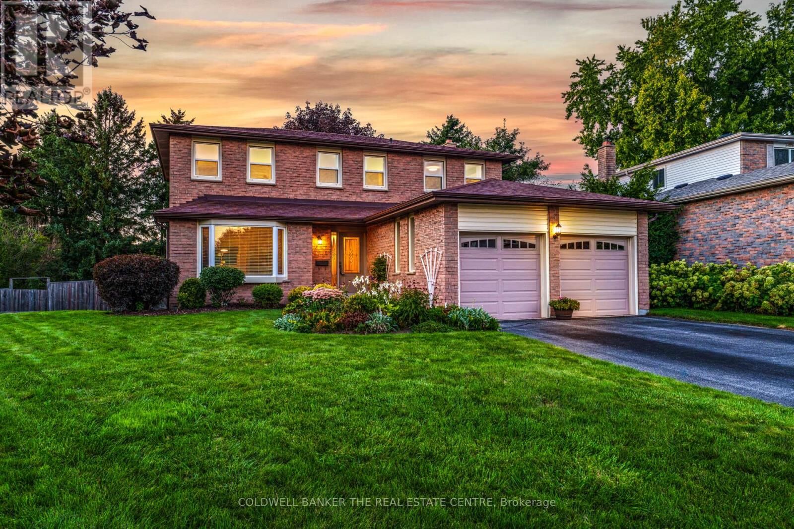 Property Photo:  893 Arnold Crescent  ON L3Y 2E4 