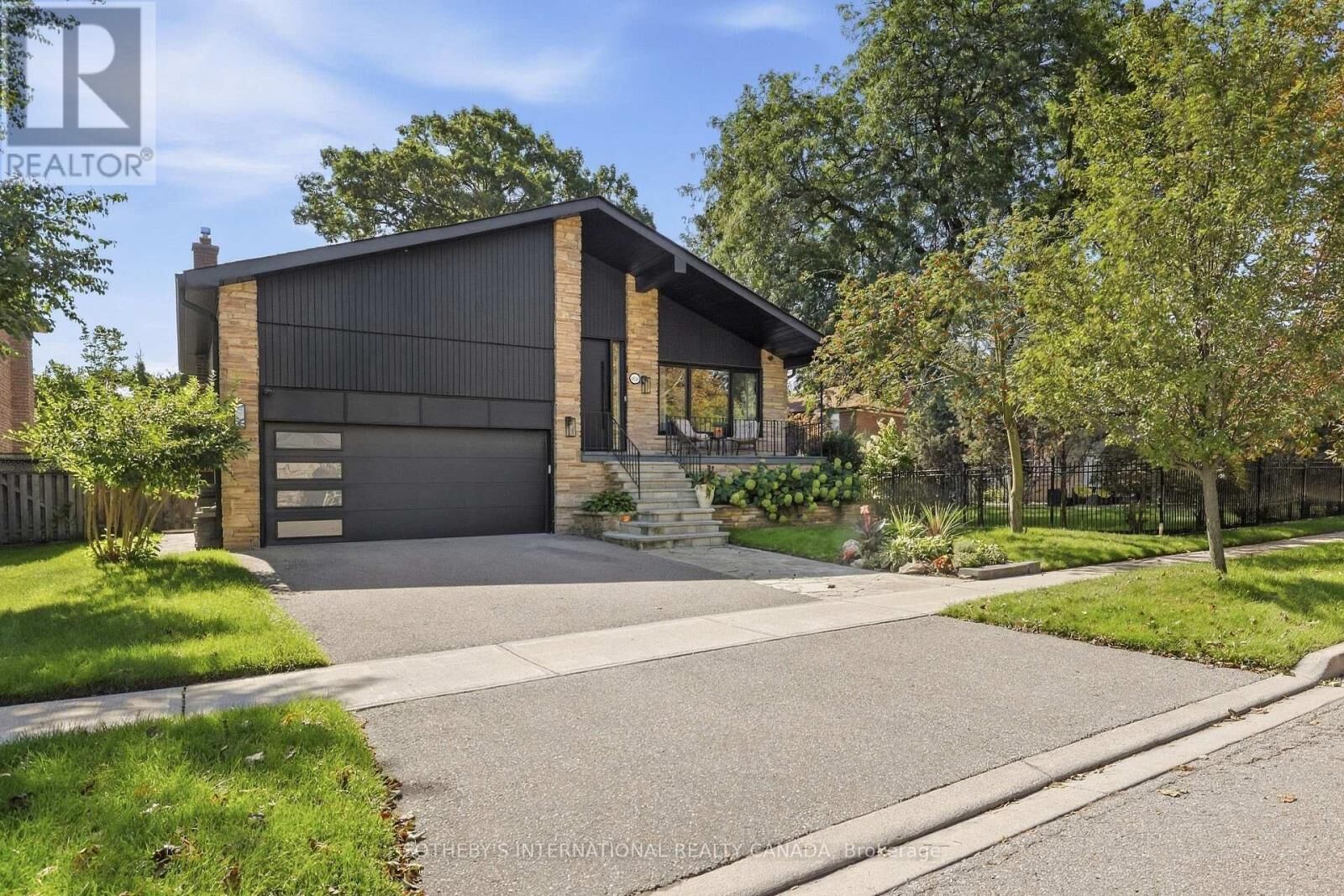 Property Photo:  420 Abington Avenue  ON L5A 1L7 