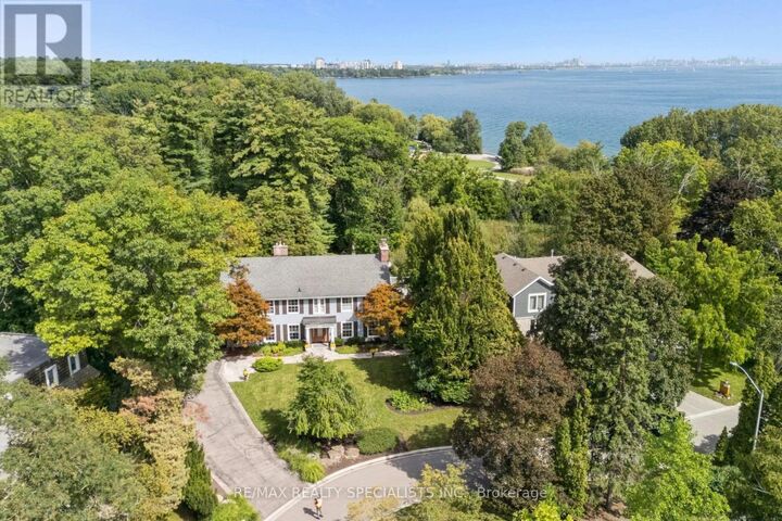 Property Photo:  1309 Gatehouse Drive  ON L5H 1A6 