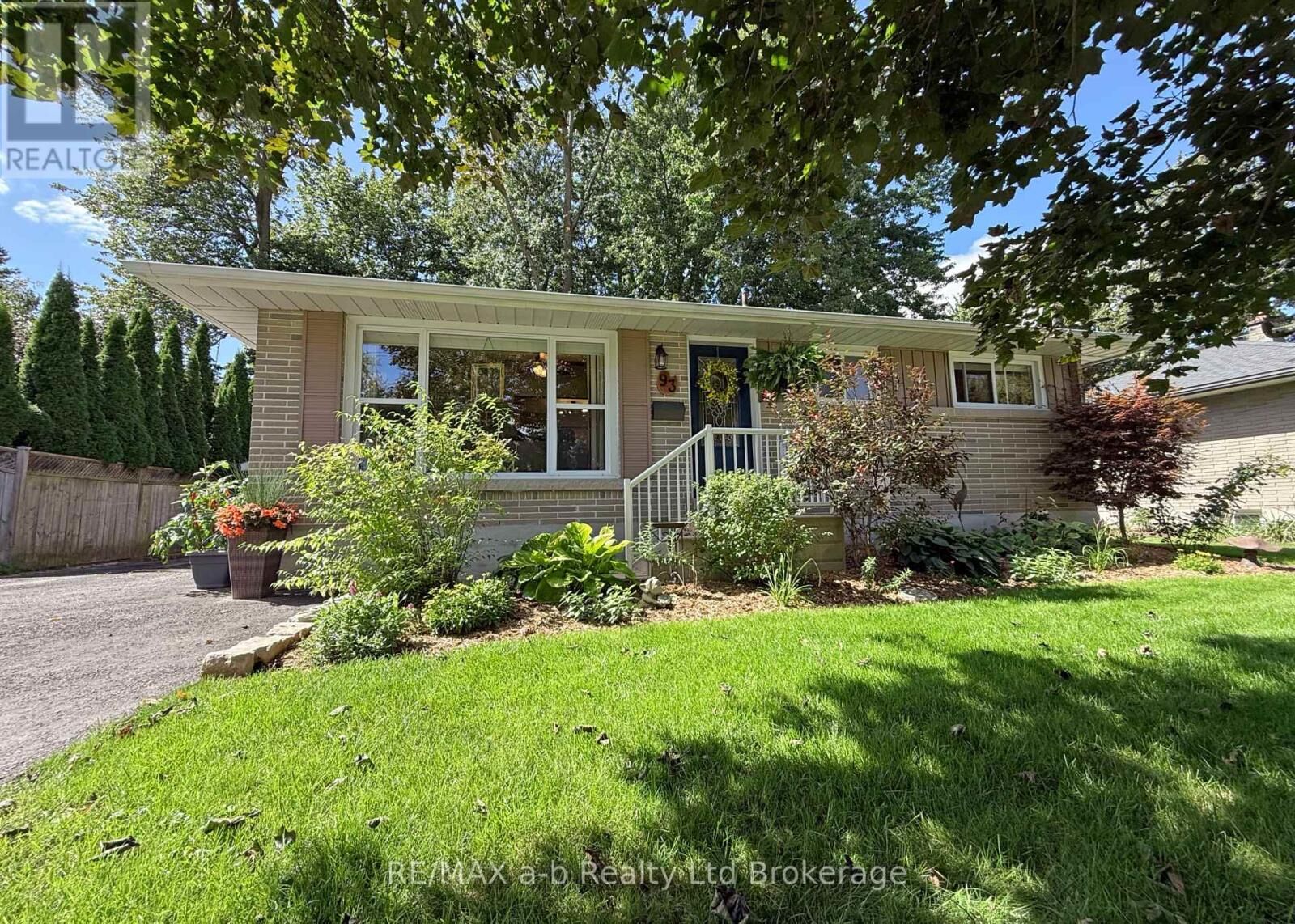 Property Photo:  93 North Park Crescent  ON N4S 7M1 