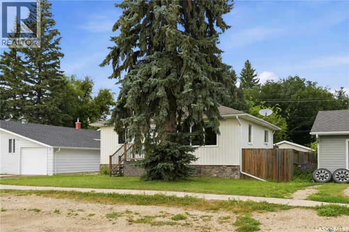 Property Photo:  111 3rd Street  SK S0K 1X0 