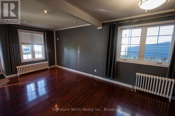 Property Photo:  870 Detroit Avenue  ON P7A 6M8 