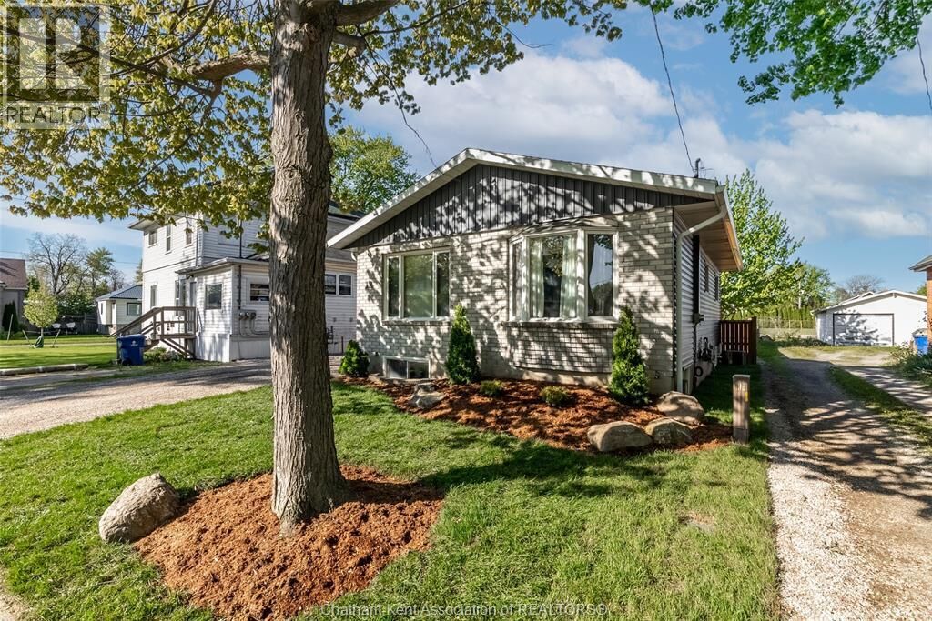 Property Photo:  12 Lansdowne Avenue  ON N7M 4J3 