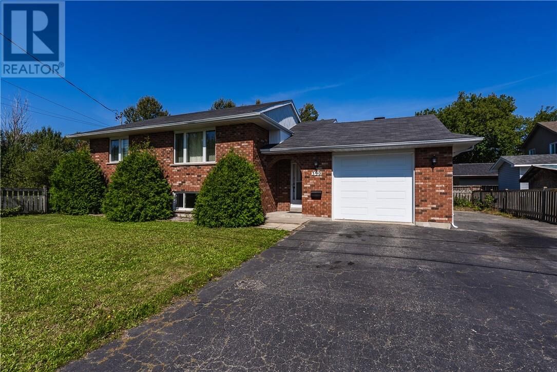 Property Photo:  390 Alexander Street  ON P3A 5X9 