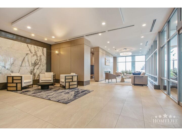 Property Photo:  15165 Thrift Avenue 1301  BC V4B 3Z4 