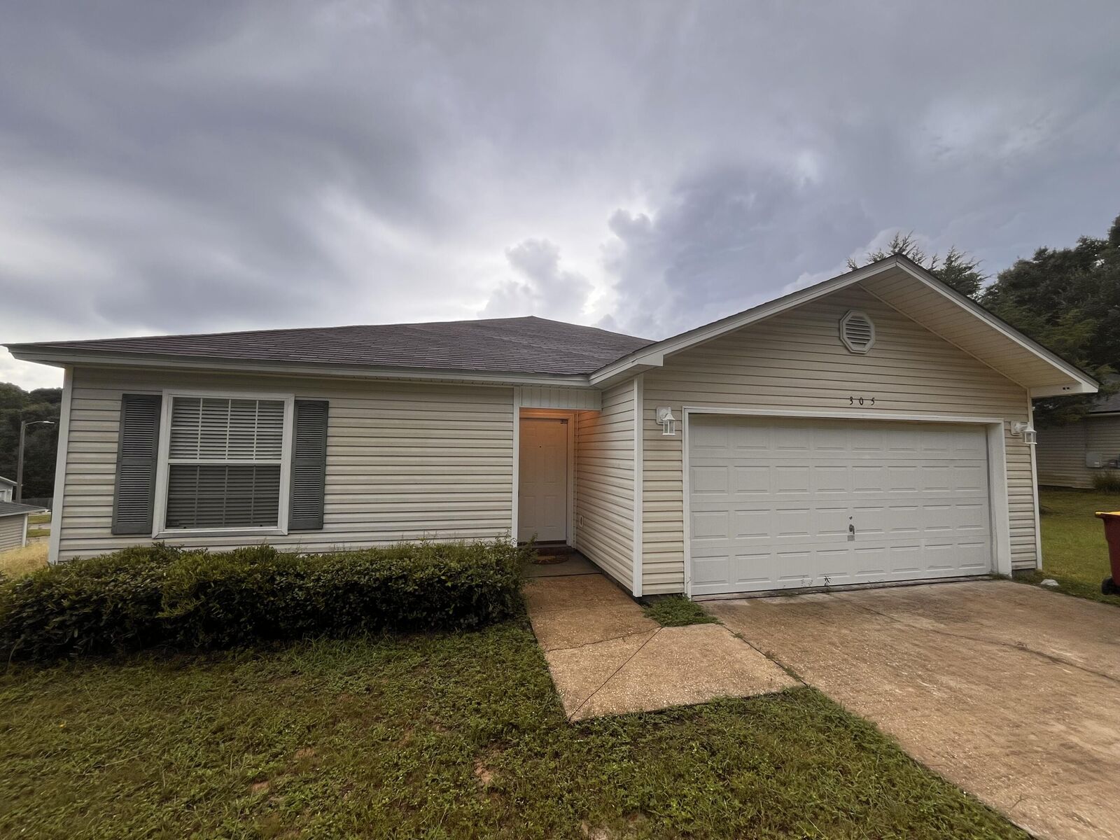 Property Photo: 305 Seclusion Boulevard FL 32536