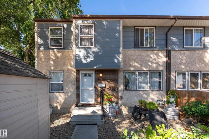 Property Photo:  66 Willowdale Place NW  AB T5T 1Z4 