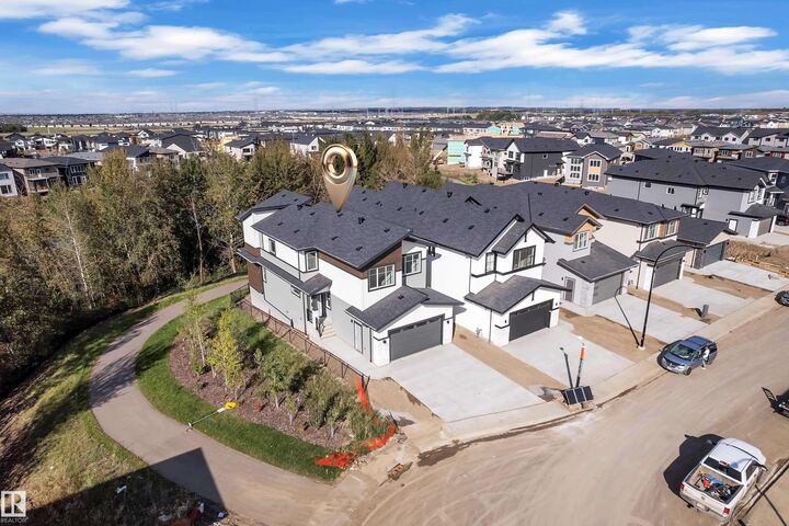 Property Photo:  3136 7 Avenue SW  AB T6X 3M4 