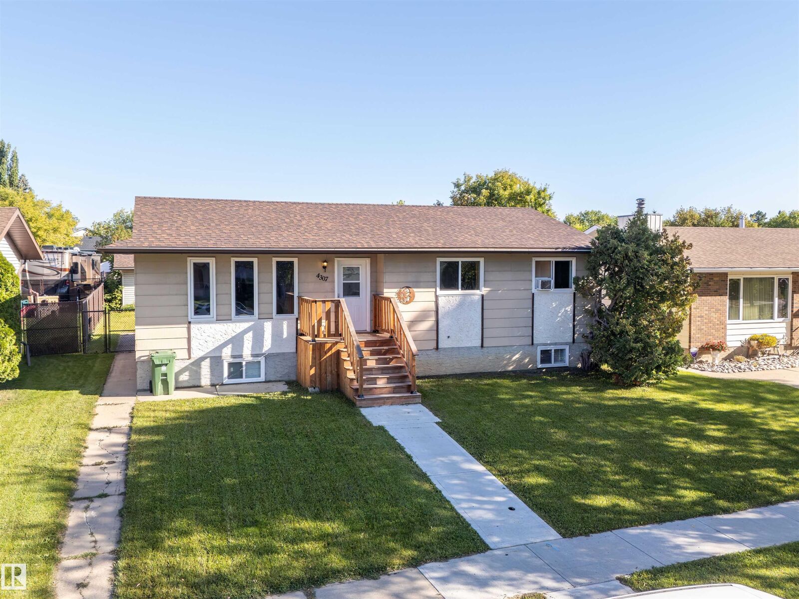 Property Photo:  4307 41 Avenue  AB T9N 2E5 