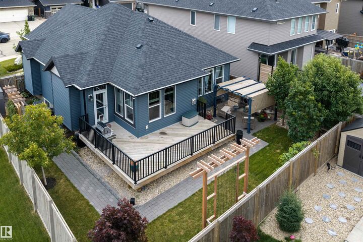 Property Photo:  109 Aldridge Crescent  AB T8H 0Y2 