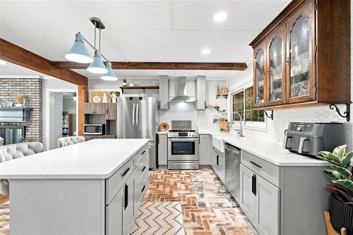 Property Photo:  613 Holly Drive S  GA 30501 