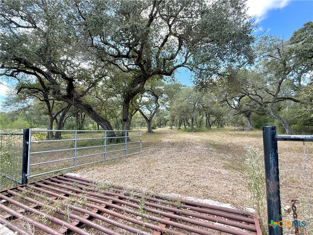 Property Photo: 4668 Old Hwy Rd TX 77968
