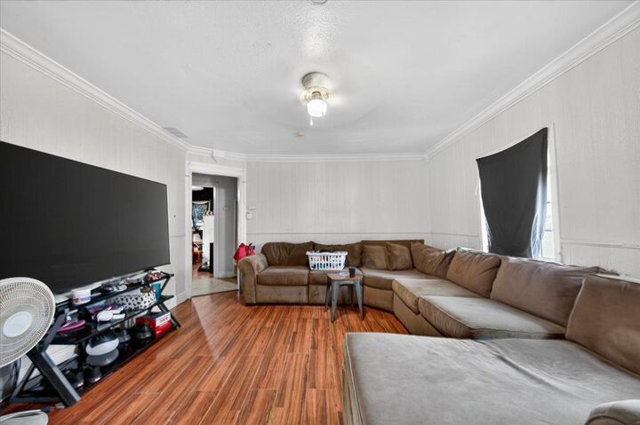 Property Photo: 1328 E Fedora Avenue CA 93704