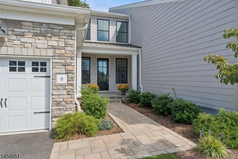 Property Photo:  8 Hawfinch Dr  NJ 07922 