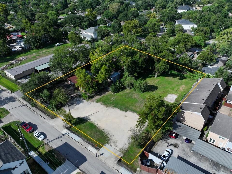 Property Photo: 1405 Cedar Post Lane TX 77055